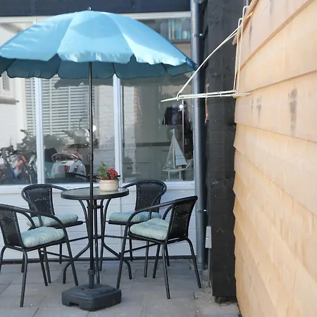 In Egmond By The Beach, Cleaning Included Сasa de vacaciones